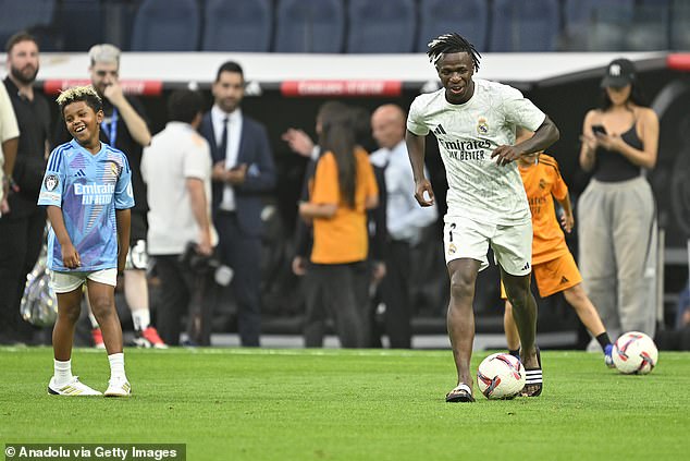 Saint and a friend even got to kick a ball with Vinicius before the home win