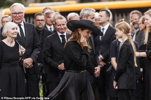 She appeared to hide the injury as she walked into the funeral hall