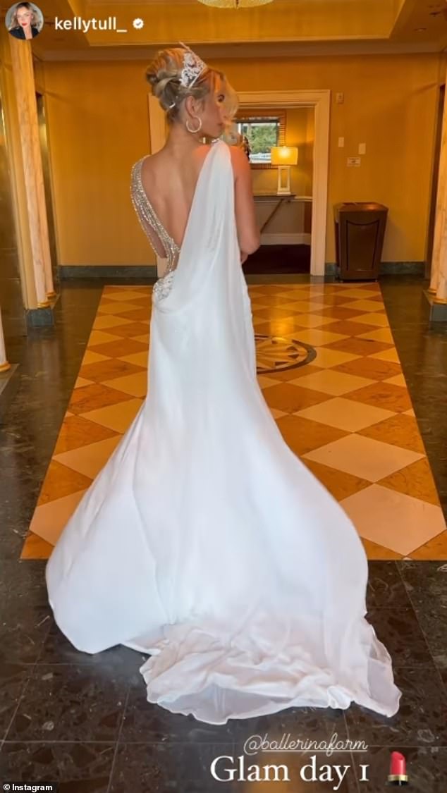 Hannah then reshared a clip posted by makeup artist Kelly Tull, showing the back of an incredible dress she wore on day one