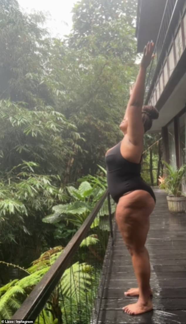 1724688377 706 Lizzo shows off dramatic weight loss in swimsuit and reveals shes