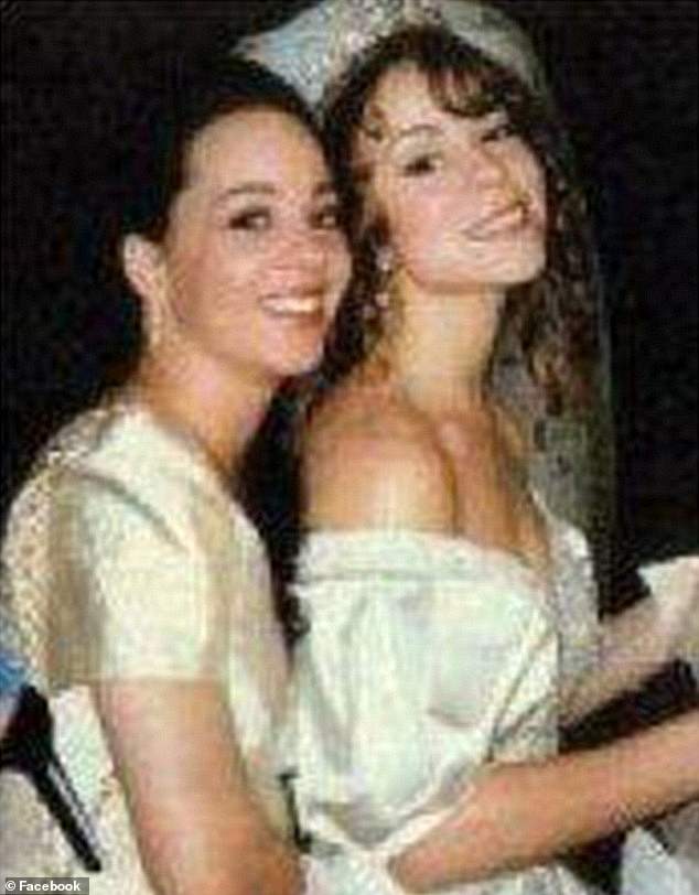 The siblings were pictured in 1993 after Carey married record producer Tommy Mottola