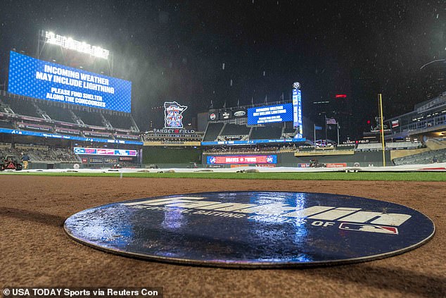 A rain delay in Minnesota gave photographers some time to capture some extraordinary images