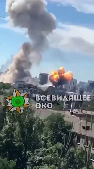 Video shows explosions, reportedly in Kiev