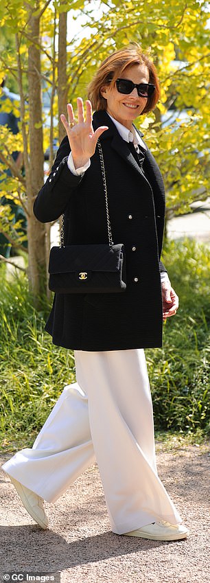 Sigourney added some chic accessories to her look with her Chanel belt and bag