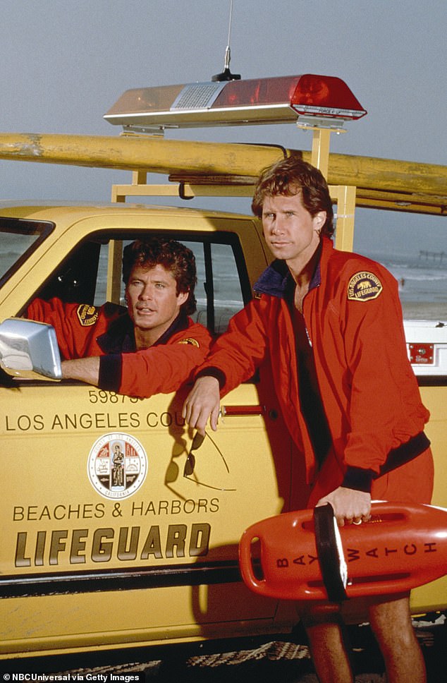 (l-r) David Hasselhoff as Lt. Mitch Buchannon, Parker Stevenson as Craig Pomeroy in Baywatch