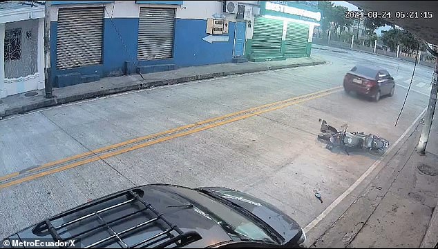 A motorcycle used by thieves to steal a cell phone was left wrecked on the ground in Guayaquil, Ecuador, on Saturday after a Good Samaritan rammed his vehicle into it twice to prevent two suspects from fleeing.