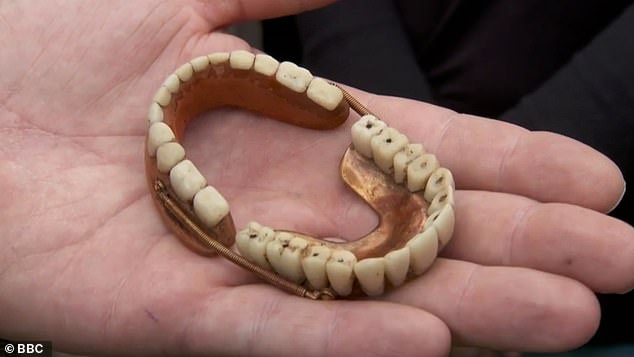 The value of the gold and porcelain false teeth dating from 1845-1855 was estimated at around £2,000 to £2,500.