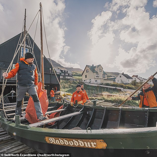 The replica ship was not equipped with any form of engine and was steered only by sails and oars, to model the old Faroese traditions