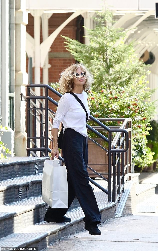 The '90s rom-com queen showed off her effortless style in a white cotton top, black cargo pants and sneakers