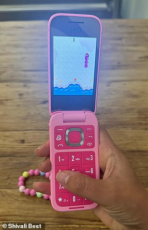 As someone who grew up in the 90s, I was pleased to discover that HMD included the Snake game in the phone, with watermelons instead of apples