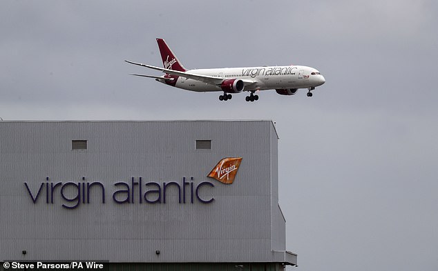 The former Virgin Atlantic flight captain who caught the pair having sex in first class has told how the horny stars were so caught up in the moment they ignored repeated requests to stop