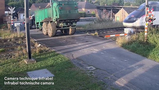 As it crossed, the trailer appeared to become partially detached from the tractor