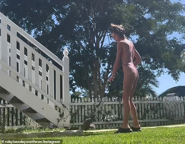 The glamorous influencer, 30, exuded confidence and style as she trimmed her hedges with a pair of wire cutters under the blazing Byron Bay sun