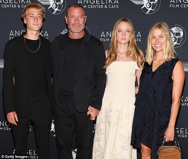 During his last public appearance in support of the film, Liev beamed with family happiness, surrounded by his wife and children