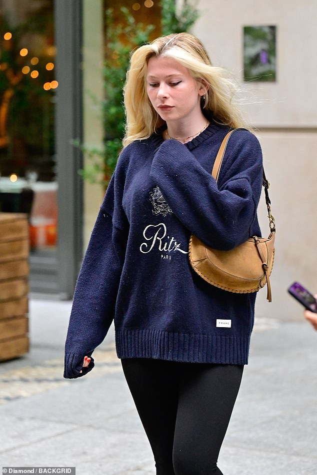 Her 19-year-old daughter Clementine, who resembles her, joined her all day, looking effortlessly chic in a navy sweater and leggings.