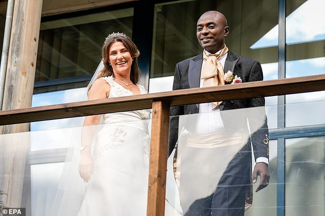 Princess Martha and her husband Durek greeted the people from a balcony