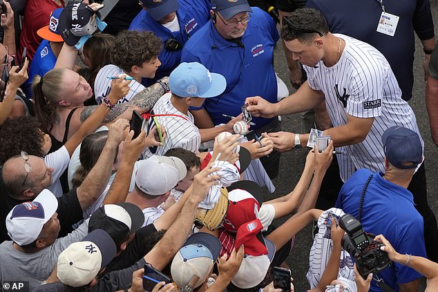 Judge signs autographs for fans as New York Yankees arrive at LLWS Complex