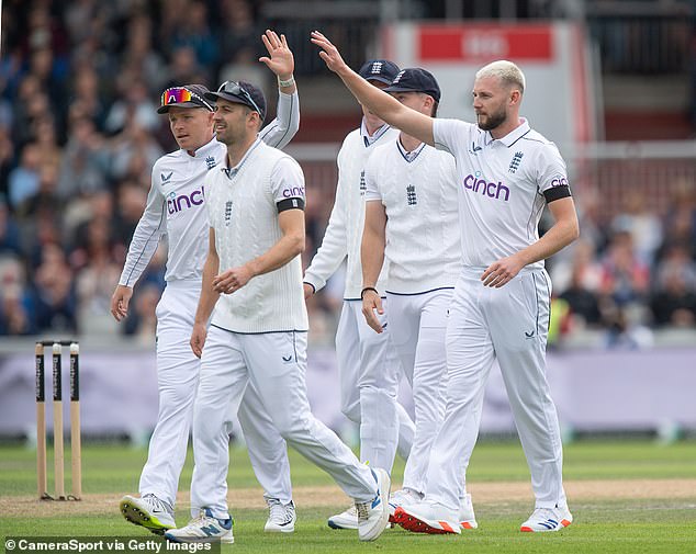 England started the first Test match against Sri Lanka at Old Trafford in strong fashion on Wednesday