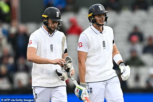 England ended the second day of the first Test against Sri Lanka on 259-6, 23 runs ahead