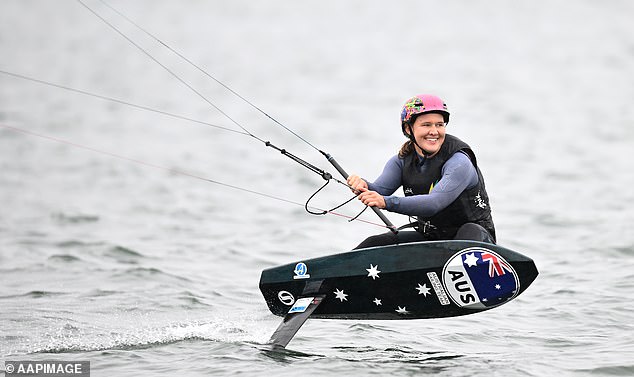 Since the Australian kitesurfer can reach speeds of 80 km/h when swept along by strong winds, a knife is an essential part of her equipment