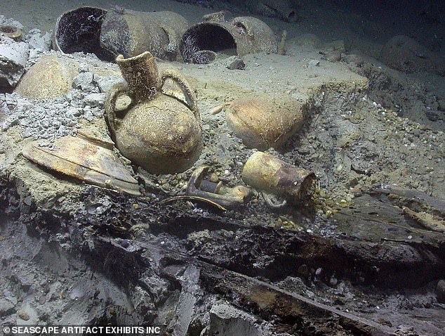 Pottery and other artifacts found in the wreck of a pirate ship from Algiers dating from the mid-18th century