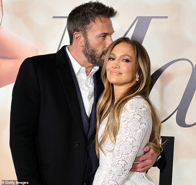 After months of speculation, it's now official that Jennifer Lopez and Ben Affleck have split.