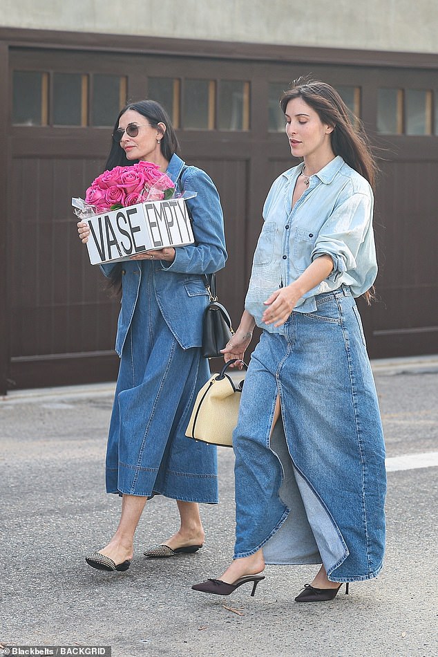 The mother-daughter duo coordinated their looks ¿ whether on purpose or by chance ¿ in head-to-toe denim ensembles