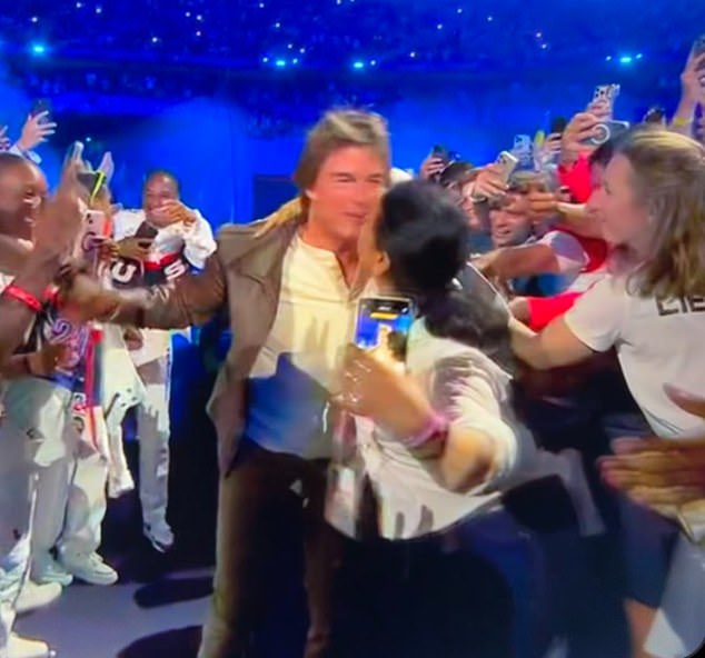 A woman was seen trying to kiss Tom Cruise during the Olympic Games closing ceremony