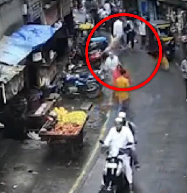 A four-year-old girl has died after a dog attacked her. The girl was caught yesterday walking with her mother on a busy street in Mumbra, India, moments before her death