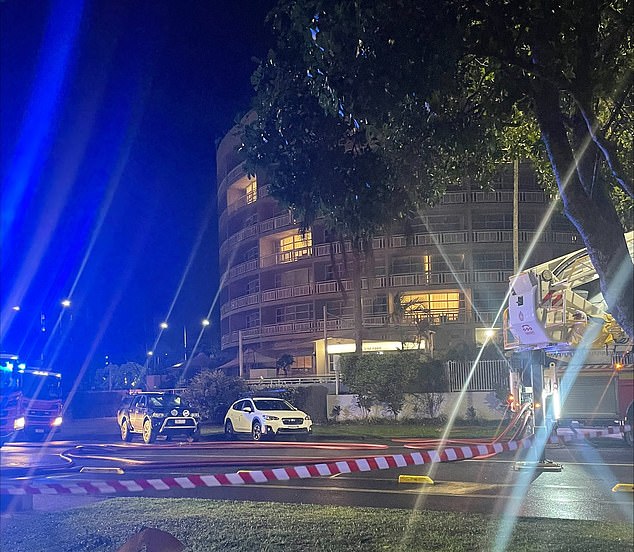 A view of the police cordon outside a hotel in the Esplande area of ​​Cairns City where a helicopter has crashed