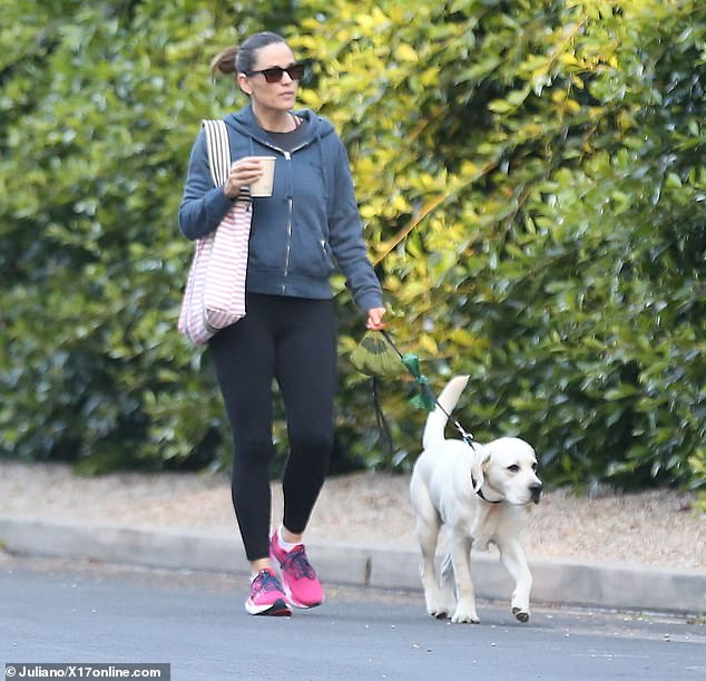 Jennifer Garner was spotted enjoying a day out at the farmers market in Brentwood, California on Sunday