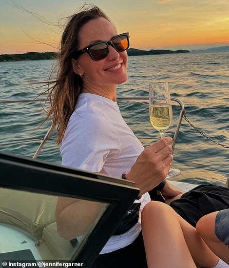 Jennifer Garner shared some stunning photos from a trip to Japan, where she appeared to be having a great time drinking champagne and eating ramen noodles