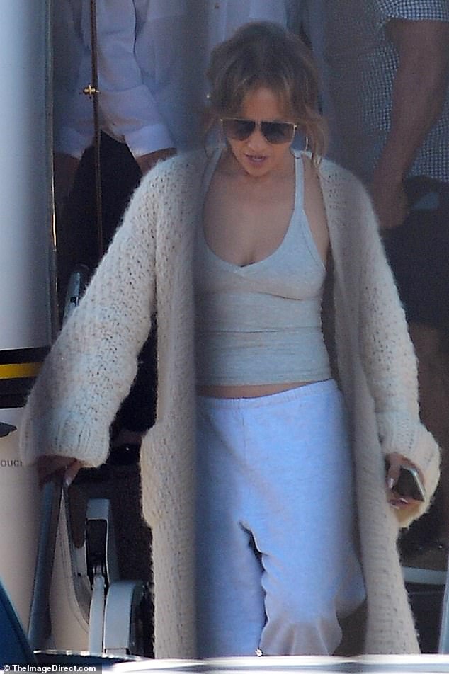 Jennifer Lopez Jets Back Into Los Angeles After Weeks In The Hamptons