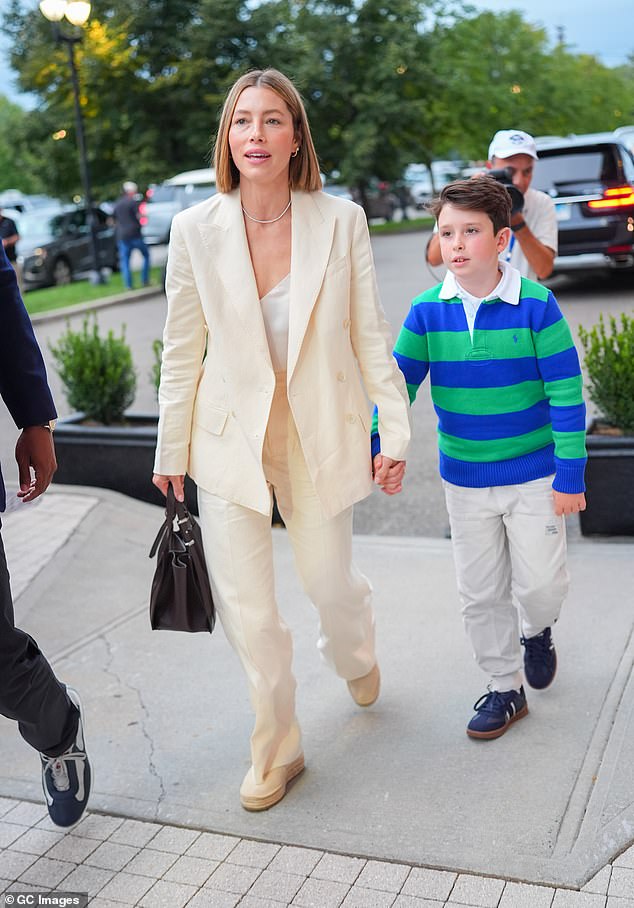 Jessica Biel lived up to her supermom reputation by taking her son Silas along for an exciting day at the US Open on Thursday, despite the ongoing DWI scandal involving Justin Timberlake