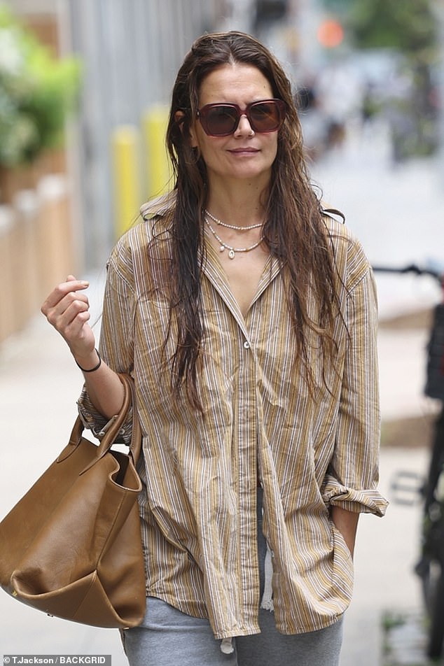 Katie Holmes was spotted wearing another chic linen top with jeans this past weekend