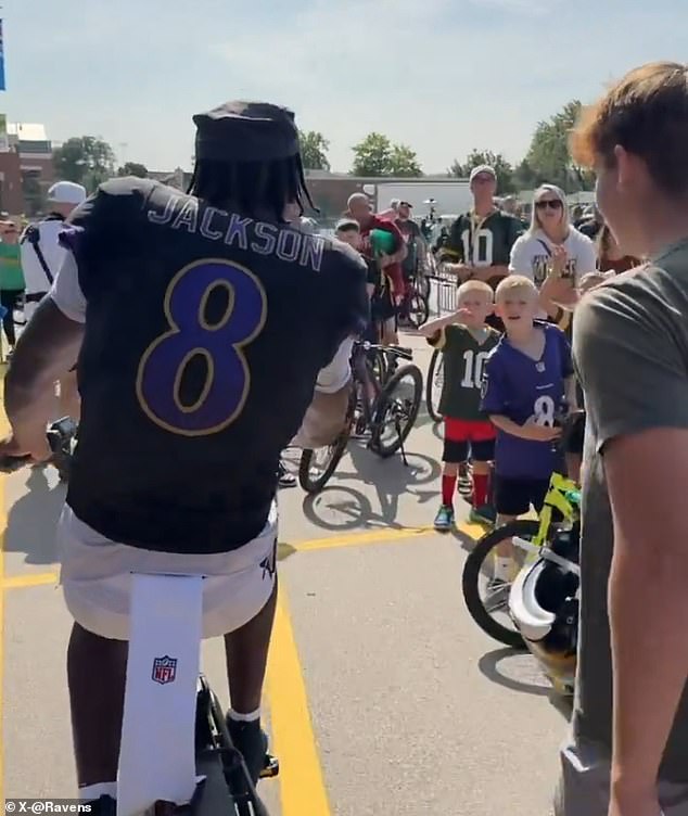 Lamar Jackson and his teammates rode their bikes into the Packers' practice on Thursday