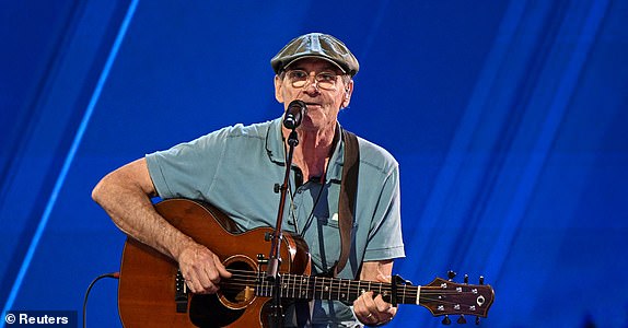 James Taylor rehearses at the United Center ahead of the Democratic National Convention (DNC) in Chicago, Illinois, U.S., August 19, 2024. REUTERS/Vincent Alban