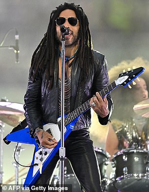 Lenny Kravitz, 60, makes his first return to the VMA stage since 1998