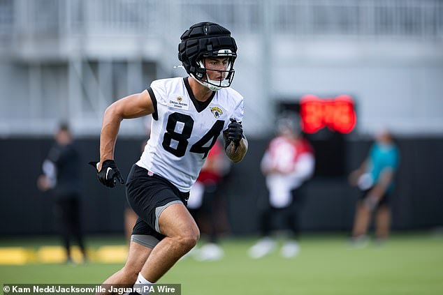 Louis Rees-Zammit has signed a one-year contract with NFL team Jacksonville Jaguars