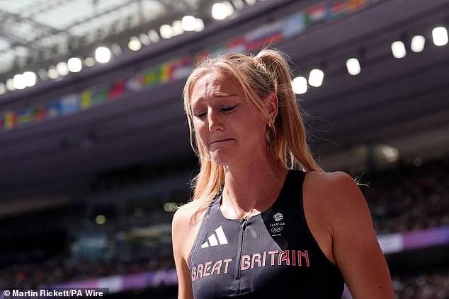 Molly Caudery's dreams of an Olympic gold medal are over after she crashes during pole vault qualifying