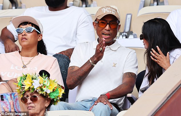 The American singer, 51, who has been married to Helen, 44, since 2013, wore gold Grillz and orange sunglasses as he watched Carlos Alcaraz and Felix Auger-Aliassime battle it out for a spot in the final.