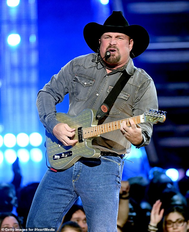 Despite being a multimillionaire, country star Garth Brooks has decided to live like he has no money