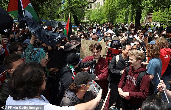 Pro-Palestinian protesters clash with counter-protesters during a rally on the campus of the University of Chicago in Illinois, on May 3, 2024. (Photo by Alex Wroblewski / AFP) (Photo by ALEX WROBLEWSKI/AFP via Getty Images)