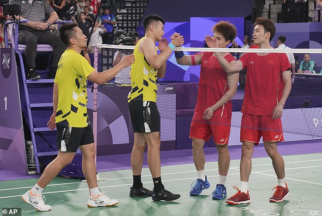 The defeated Chinese players warmly congratulated their opponents, despite the differences between their countries outside the sporting world