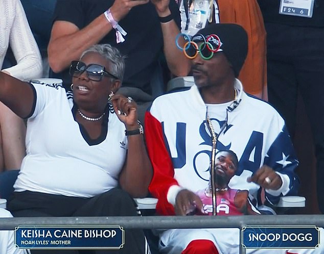 Snoop Doog and Noah Lyles' mother, Keisha Caine Bishop, watch the 200 meter semifinals