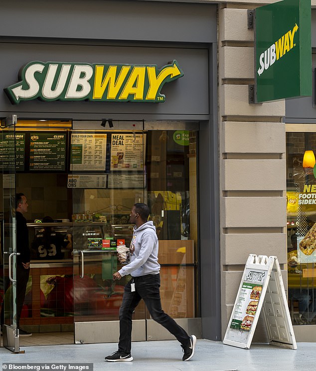 Subway has called its U.S. franchisees to an emergency meeting to discuss sales and trade with the company's Australian arm, which has closed hundreds of stores in recent years