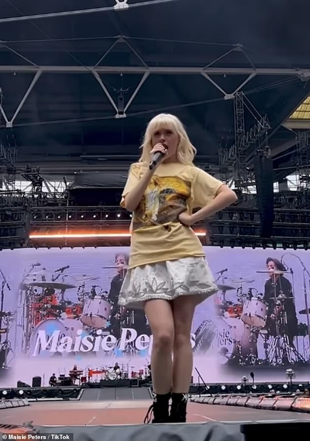 The 34-year-old singer praised Maisie, 24, as she took to the stage in London on Monday in front of 92,000 adoring fans