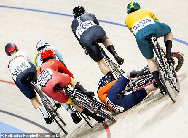 Dutch cyclist Steffie van der Peet (orange) caused a chain reaction when she fell off her bike