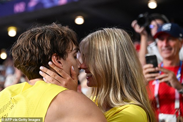 Sweden's Armand Duplantis hugs his girlfriend Desire Inglander after winning gold