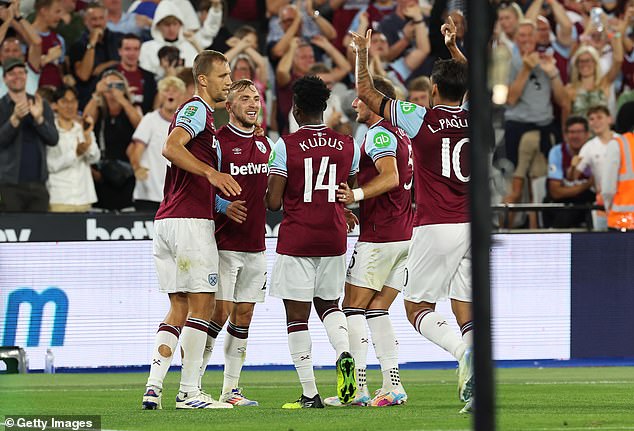 Jarrod Bowen scored the winning goal in the closing stages as West Ham beat Bournemouth 1-0 in the Carabao Cup